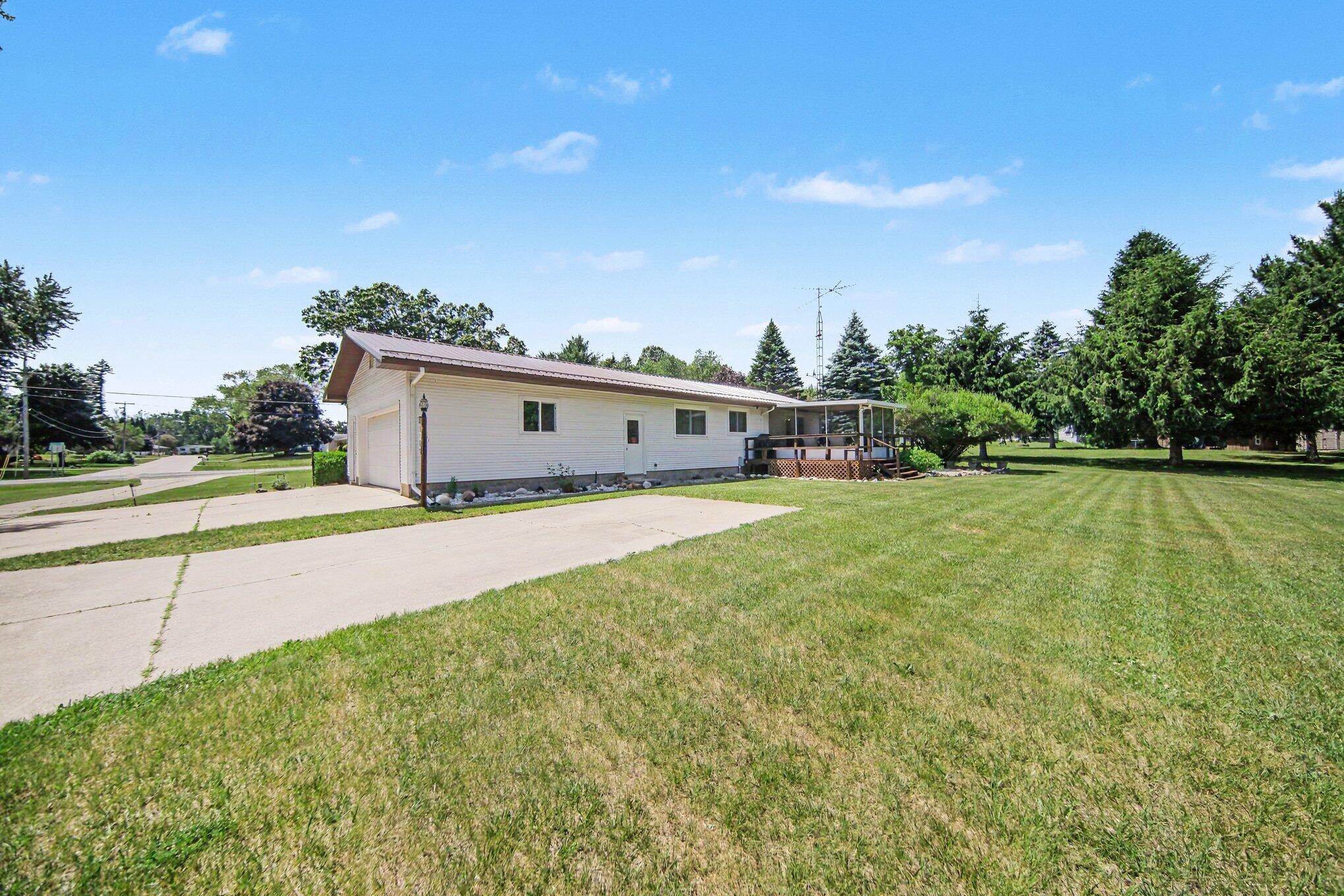 4555 Clinton Road Jackson, MI 49201 - Photo 26 of 28 025_file_2942