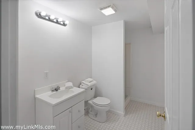 $4,395,000 | 267 Barnes Road, Oak Bluffs, MA 02557