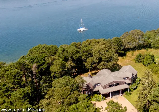 $4,395,000 | 267 Barnes Road, Oak Bluffs, MA 02557