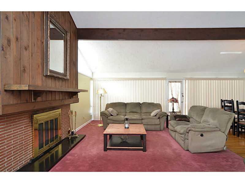 167 McIntyre Road Pittsburgh, PA 15237 - Photo 2 of 25 Living Room.