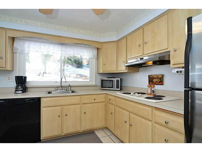 167 McIntyre Road Pittsburgh, PA 15237 - Photo 12 of 25 Kitchen. Dishwasher is included!