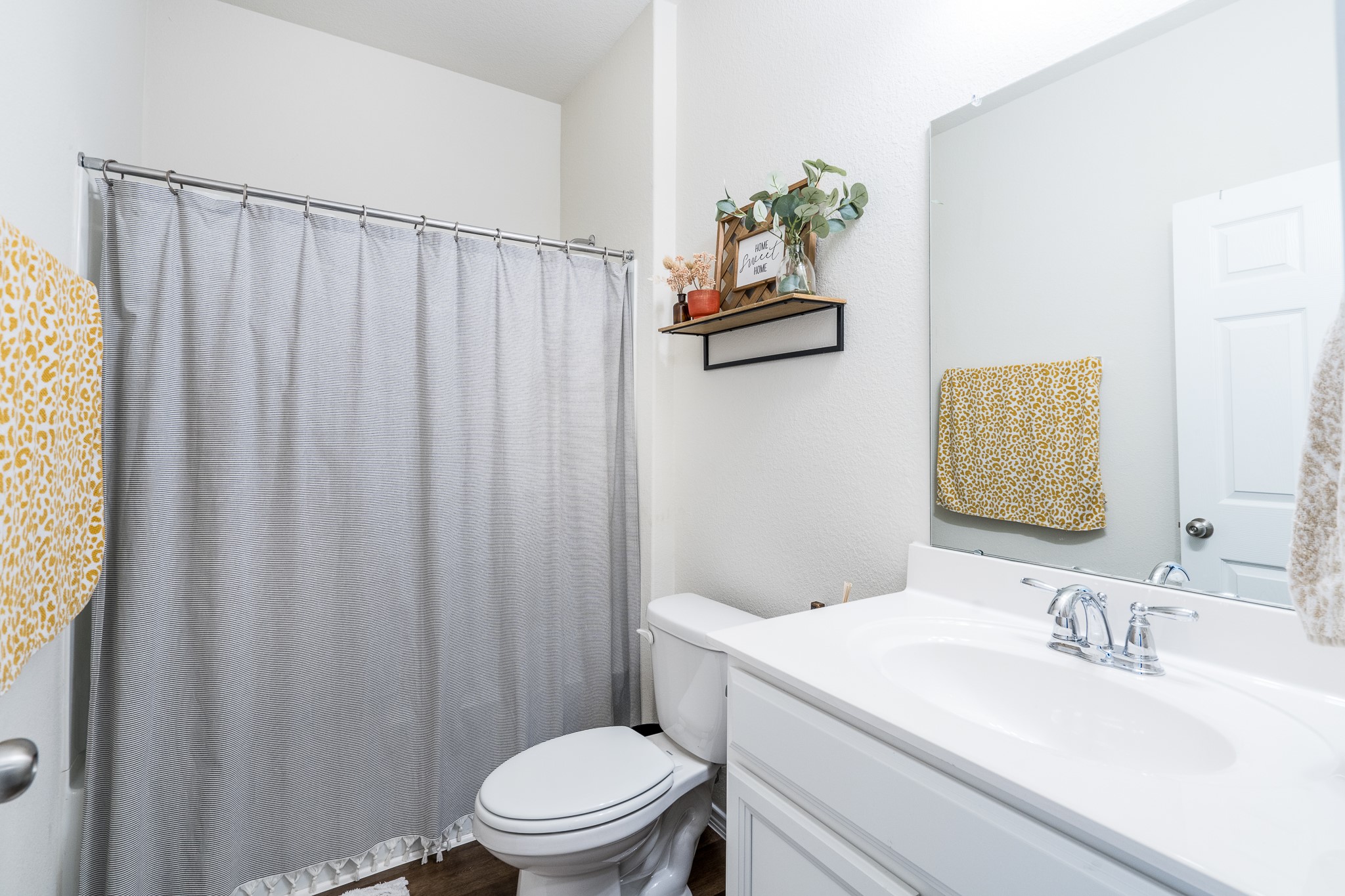 4256 Pine Still Road Conroe, TX 77304 - Photo 17 of 21 Secondary bathroom