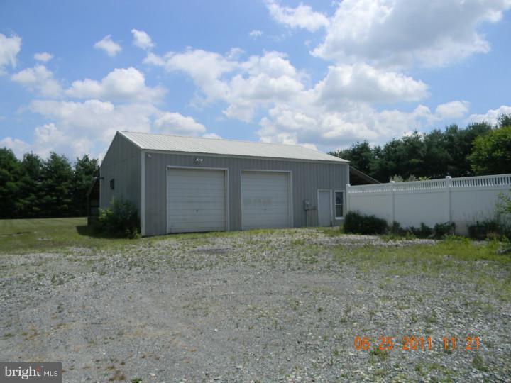 173 Bordentown Georgetown Road Chesterfield, NJ 08515 - Photo 2 of 24 Garage