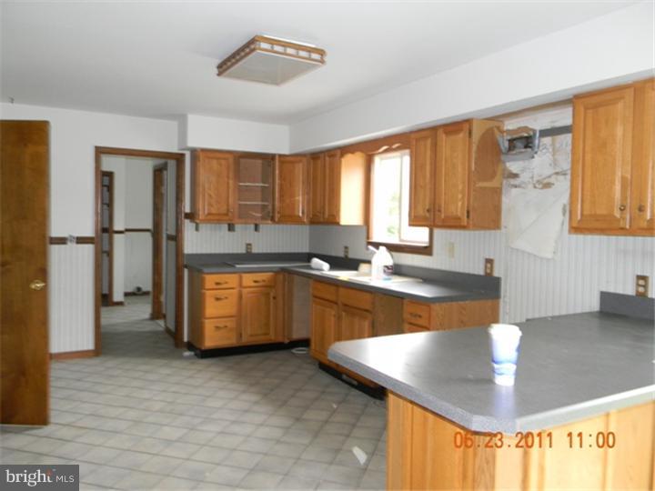 173 Bordentown Georgetown Road Chesterfield, NJ 08515 - Photo 12 of 24 Garage