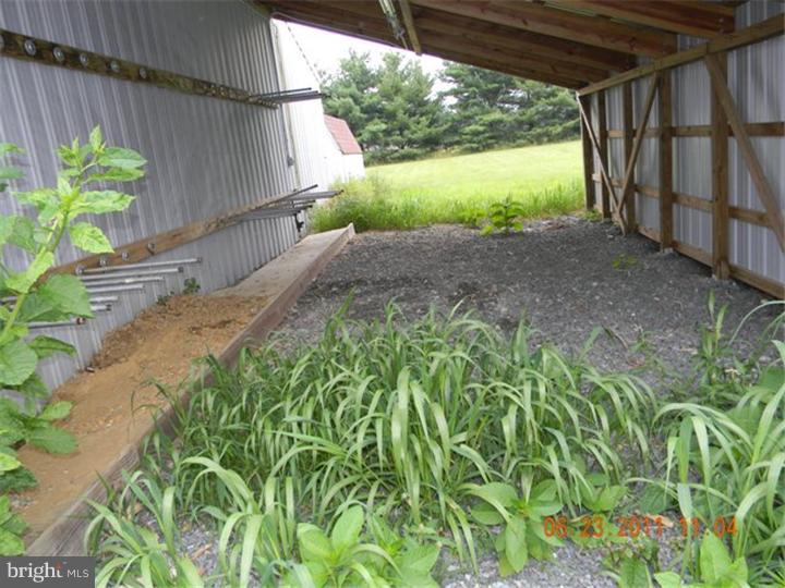 173 Bordentown Georgetown Road Chesterfield, NJ 08515 - Photo 18 of 24 Garage