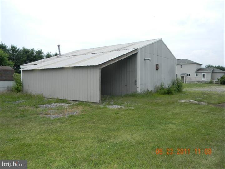 173 Bordentown Georgetown Road Chesterfield, NJ 08515 - Photo 19 of 24 Garage