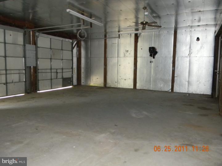 173 Bordentown Georgetown Road Chesterfield, NJ 08515 - Photo 3 of 24 Garage