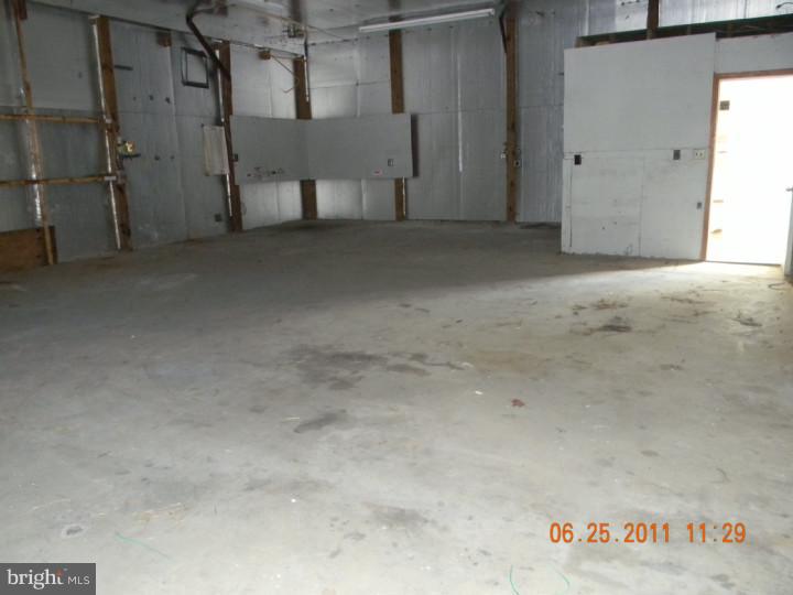 173 Bordentown Georgetown Road Chesterfield, NJ 08515 - Photo 4 of 24 Garage
