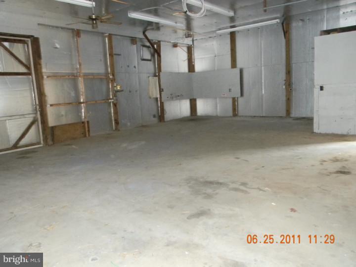 173 Bordentown Georgetown Road Chesterfield, NJ 08515 - Photo 5 of 24 Garage