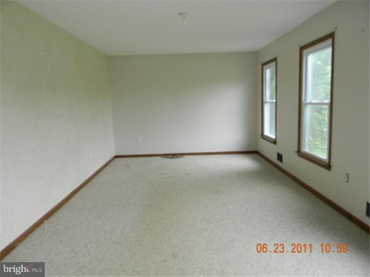 173 Bordentown Georgetown Road Chesterfield, NJ 08515 - Photo 10 of 24 Family Room