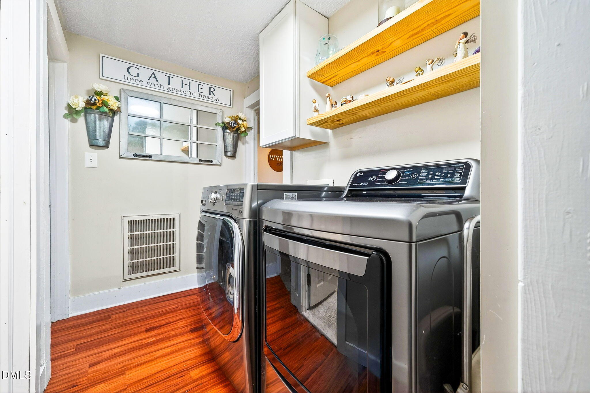 334 Perry Curtis Road Zebulon, NC 27597 - Photo 20 of 38 a utility room with dryer and washer