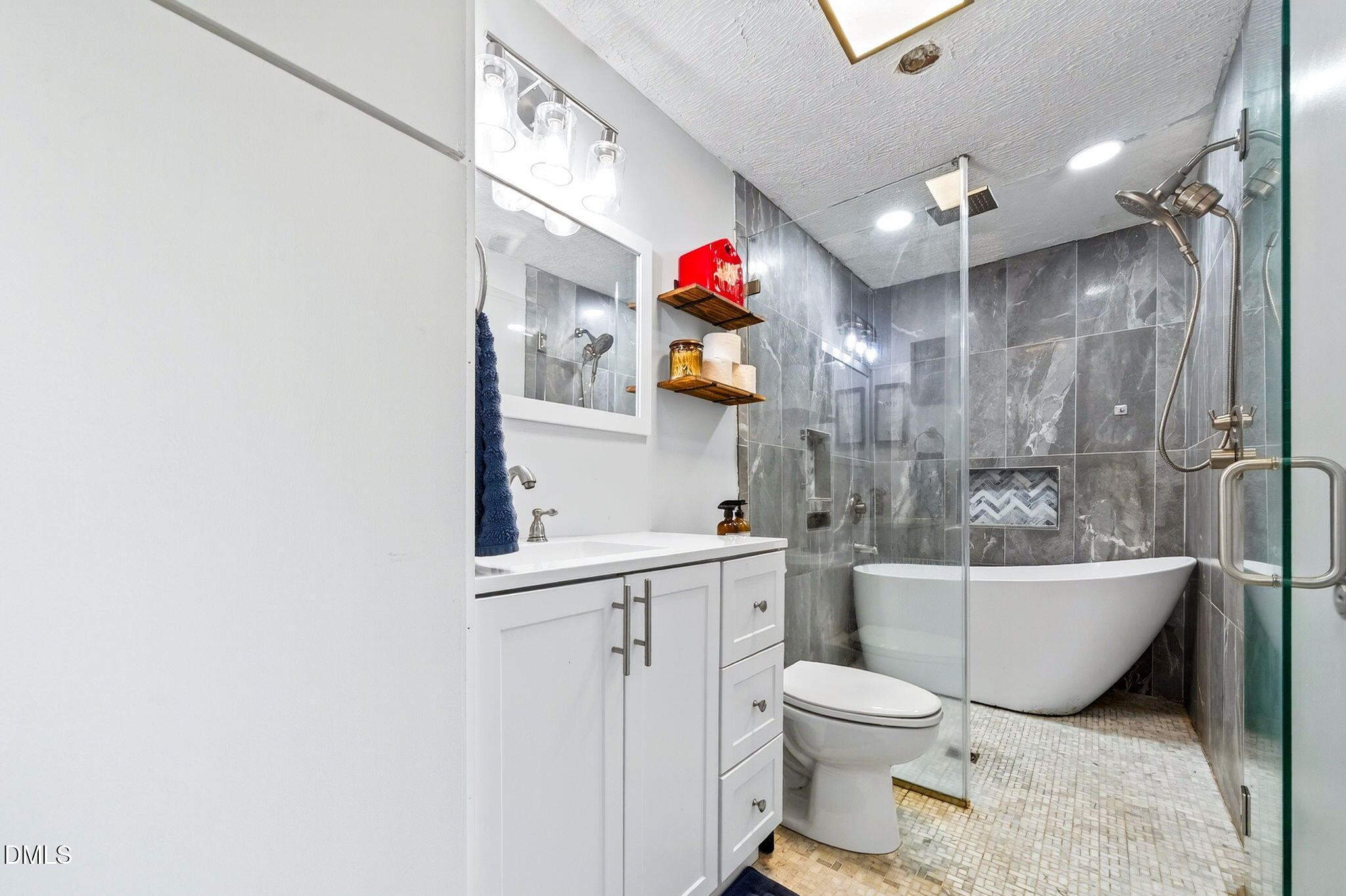 334 Perry Curtis Road Zebulon, NC 27597 - Photo 23 of 38 a bathroom with a toilet a sink and bathtub