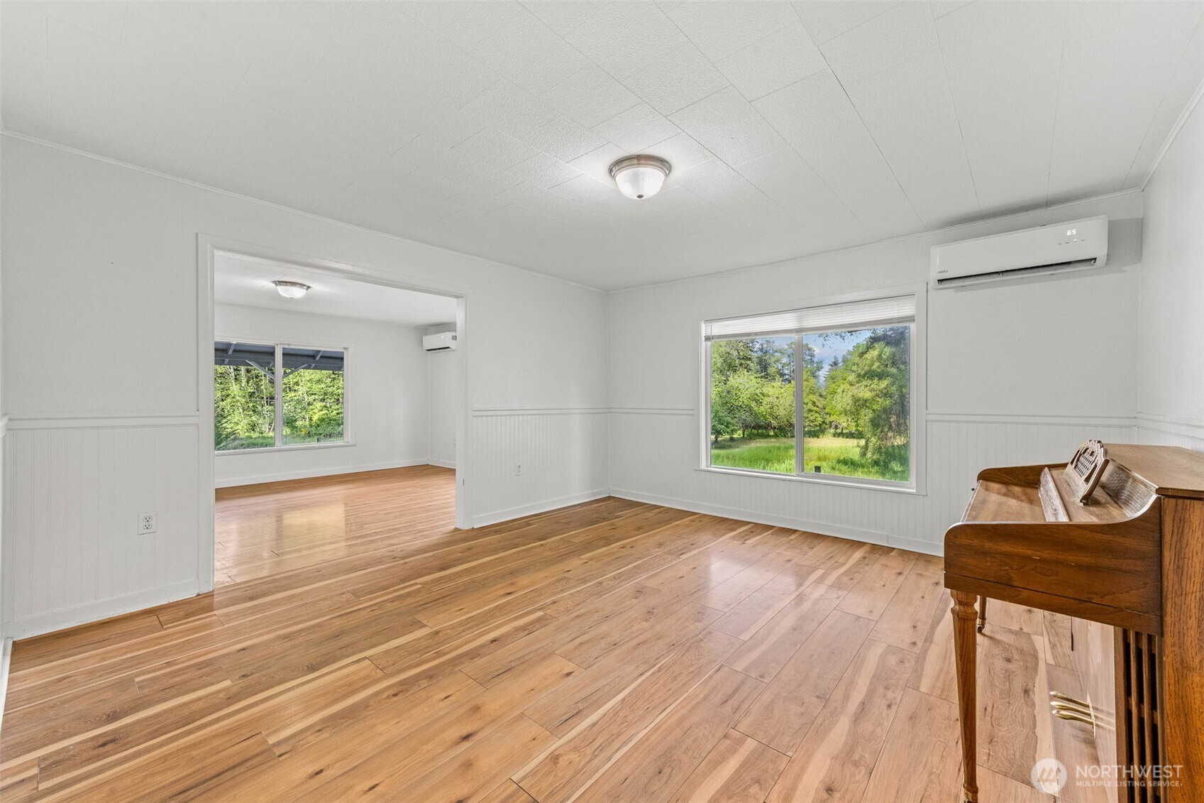 172 South Bank Road Elma, WA 98541 - Photo 15 of 40 a view of an empty room and window