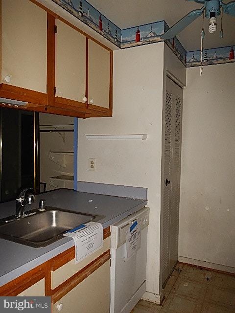 9904 Hellingly Place, Unit 155 Gaithersburg, MD 20879 - Photo 7 of 11 Galley Kitchen