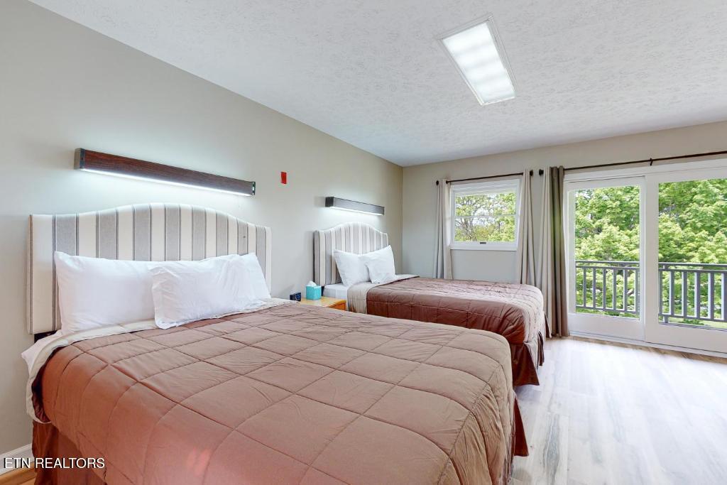 661 Harrison Ferry Road, Unit 6 White Pine, TN 37890 - Photo 2 of 22 IMG_2809