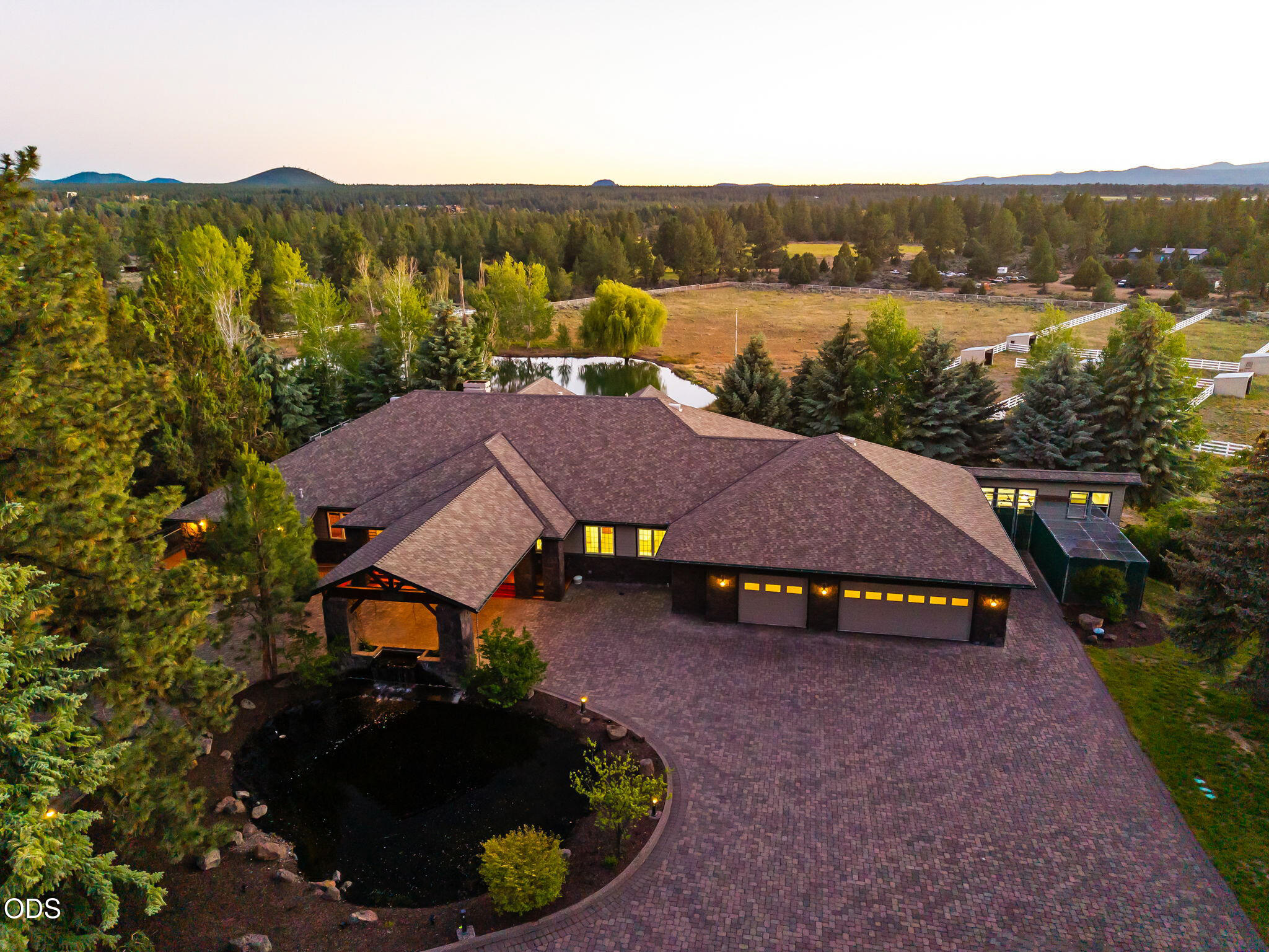 21955 Rickard Road Bend, OR 97702 - Photo 3 of 50