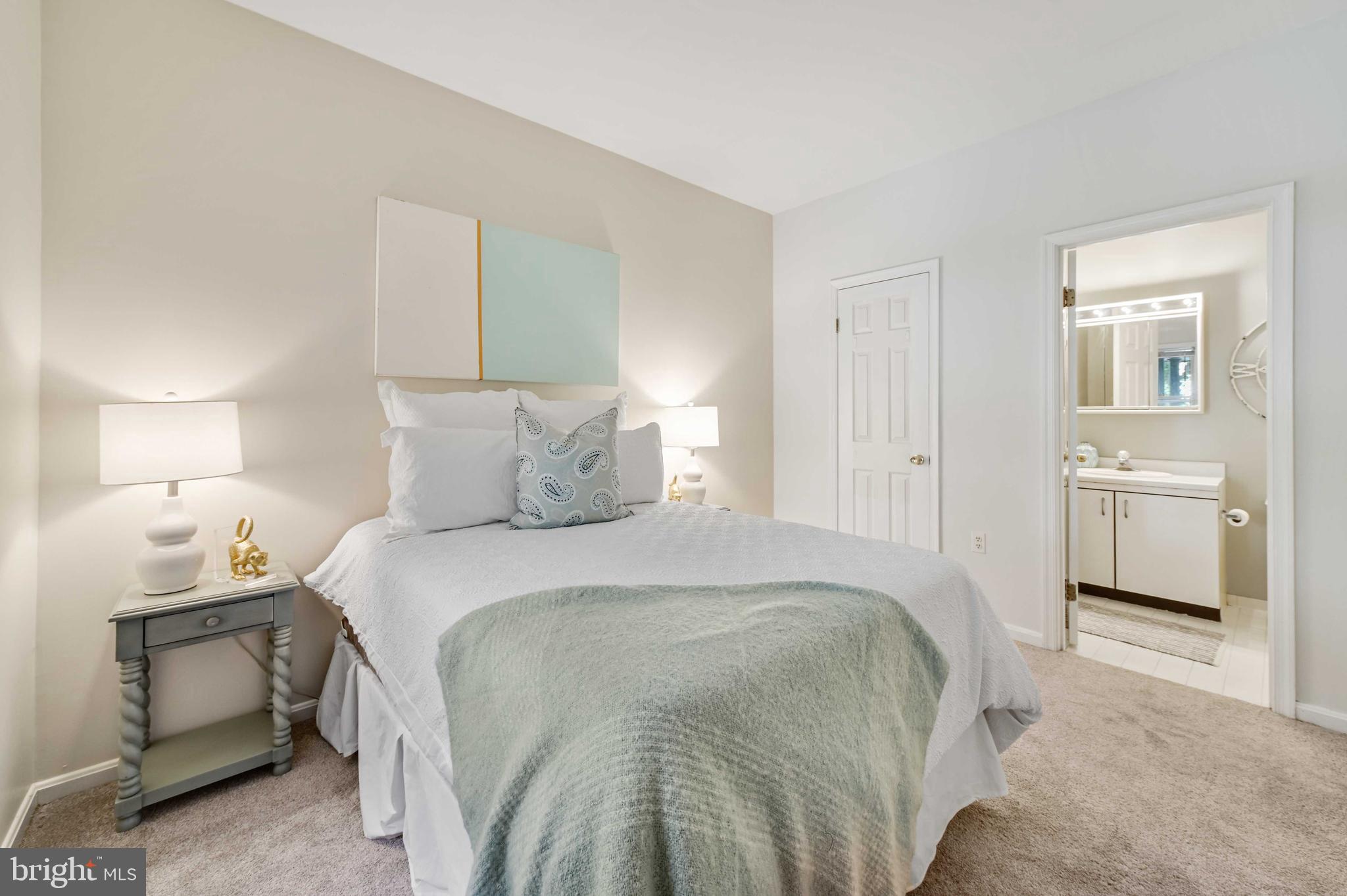 4202 Roland Avenue, Unit 104 Baltimore, MD 21211 - Photo 20 of 37 Bedroom #1 with its own full bath