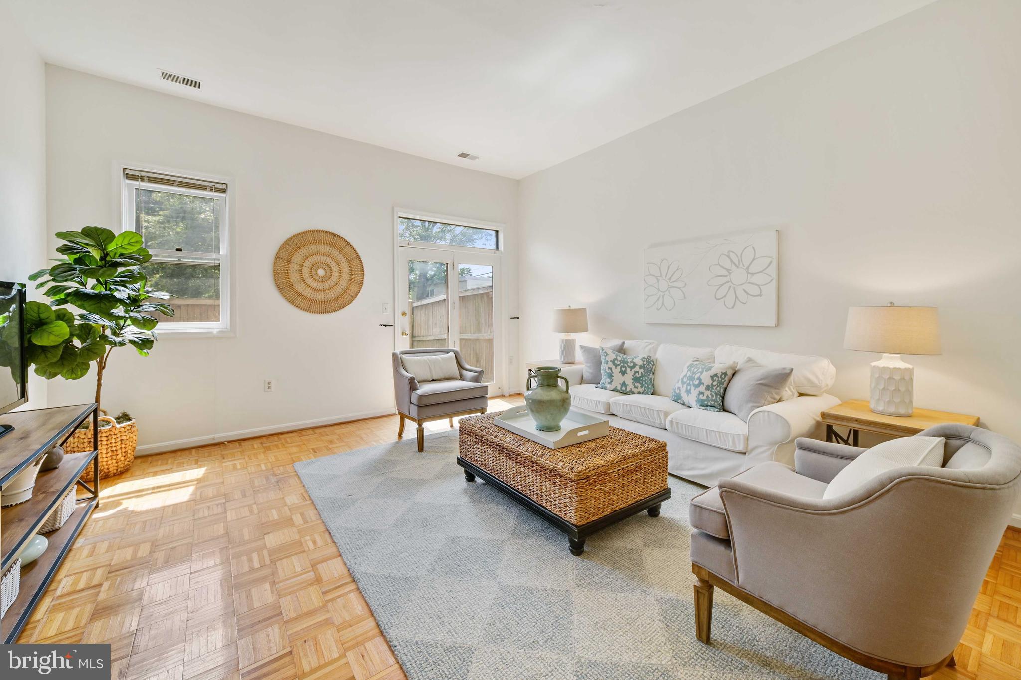 4202 Roland Avenue, Unit 104 Baltimore, MD 21211 - Photo 28 of 37 Bright and sunny living room
