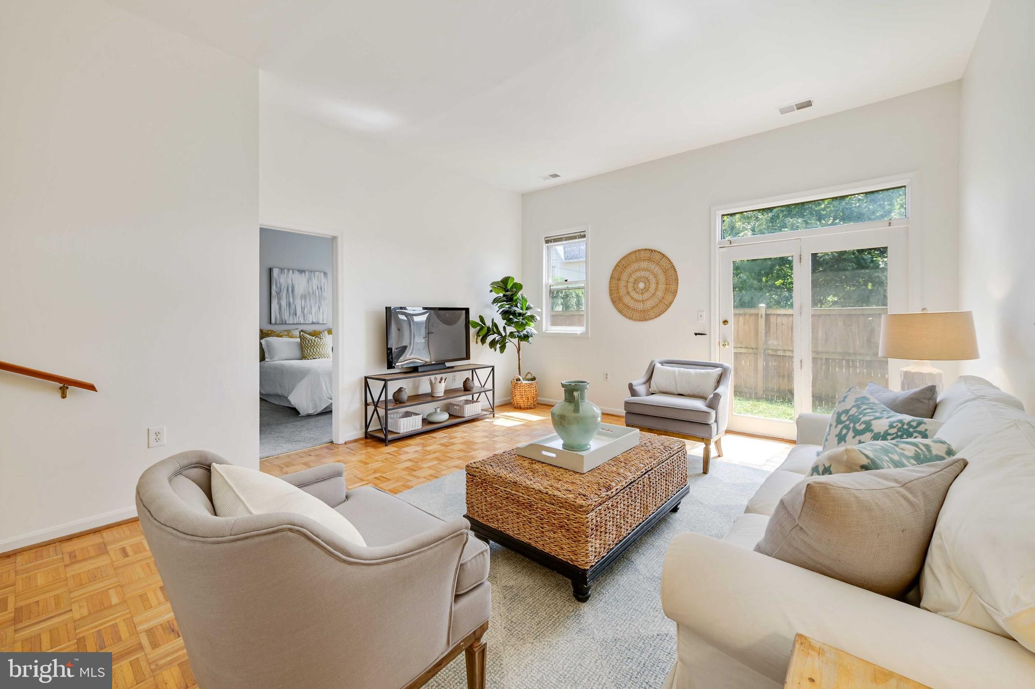 4202 Roland Avenue, Unit 104 Baltimore, MD 21211 - Photo 29 of 37 Living room with doors to back yard