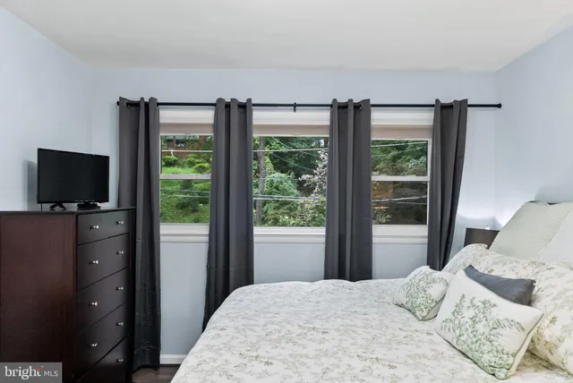 a view of a workspace with workspace and a window