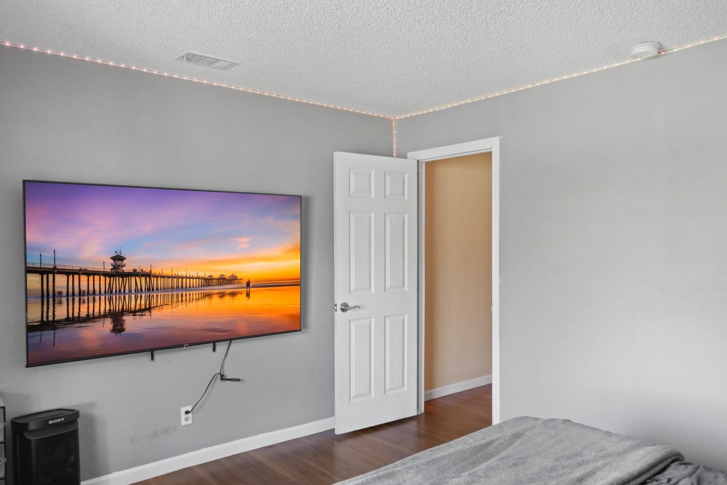 948 Harvard Avenue Clovis, CA 93612 - Photo 11 of 26 a view of front door