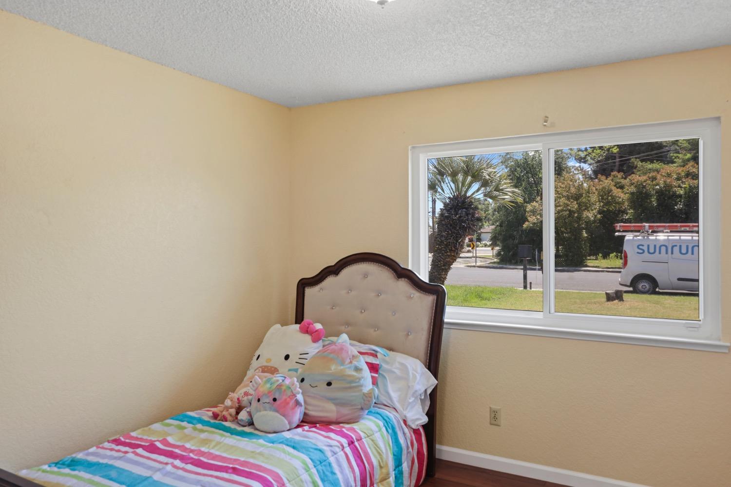 948 Harvard Avenue Clovis, CA 93612 - Photo 15 of 26 a bedroom with a bed and a large window