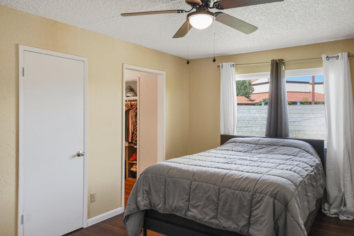 948 Harvard Avenue Clovis, CA 93612 - Photo 18 of 26 a bedroom with a bed and a window