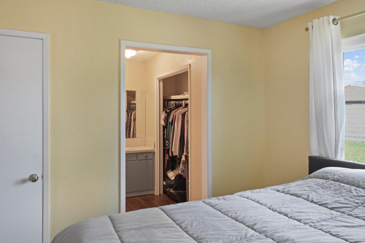 948 Harvard Avenue Clovis, CA 93612 - Photo 19 of 26 a bedroom with a bed and a mirror