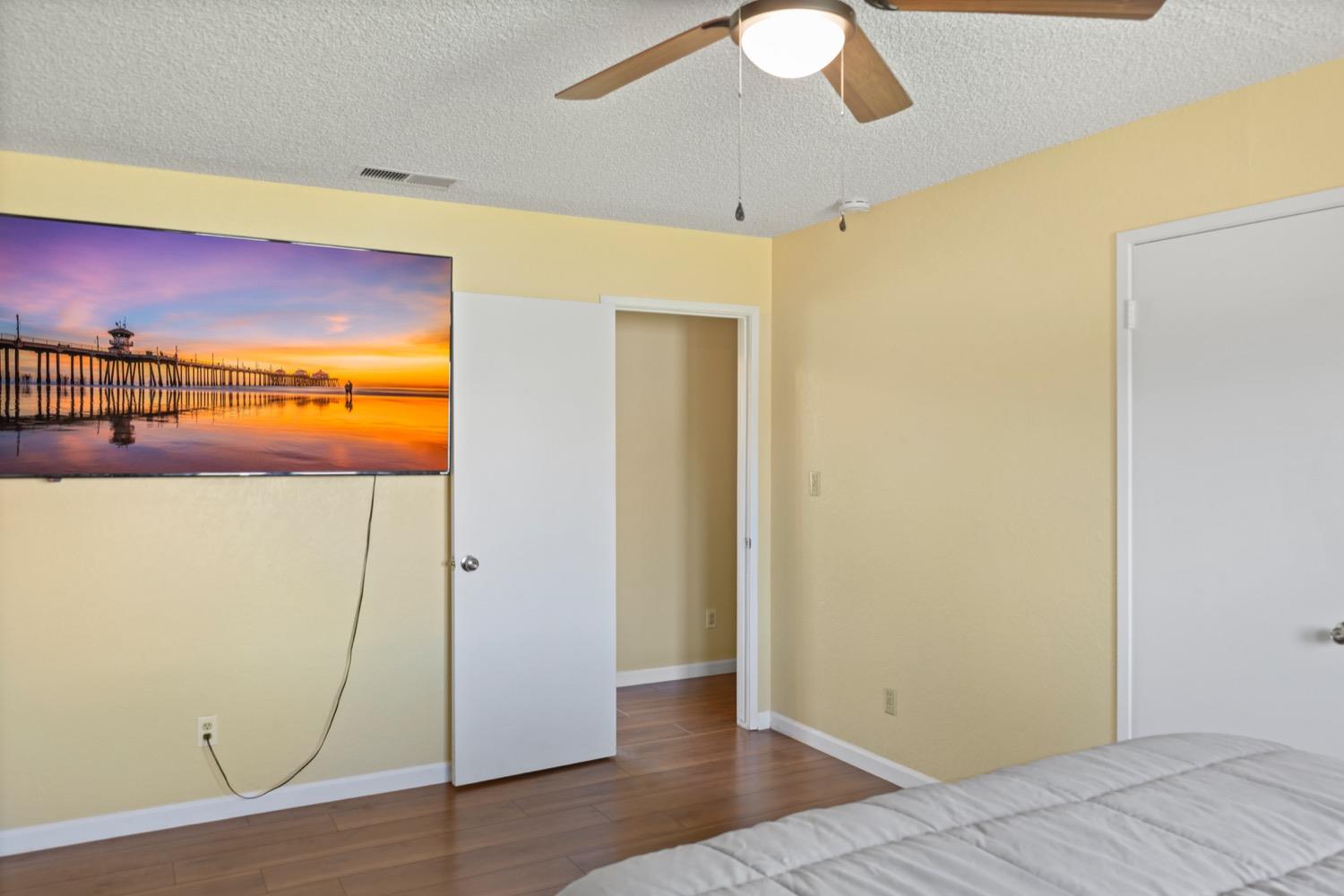 948 Harvard Avenue Clovis, CA 93612 - Photo 22 of 26 a view of a hallway with wooden floor