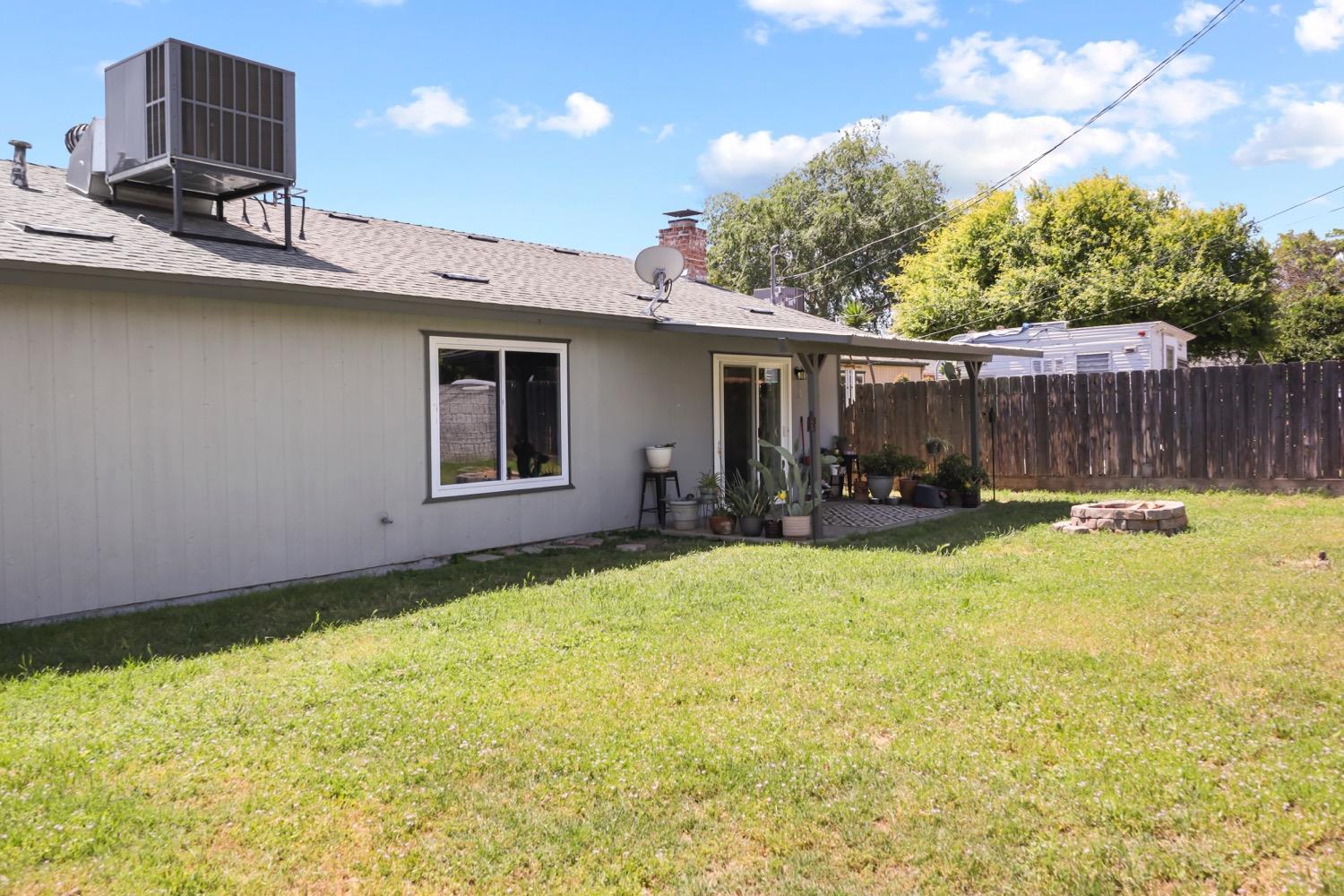 948 Harvard Avenue Clovis, CA 93612 - Photo 24 of 26 a view of a backyard with table and chairs and potted plants