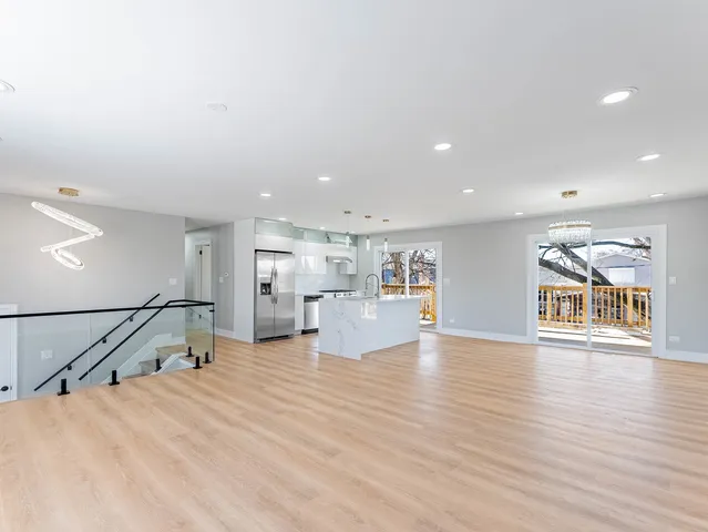 $515,000 | 1116 Busse Road, Mount Prospect, IL 60056