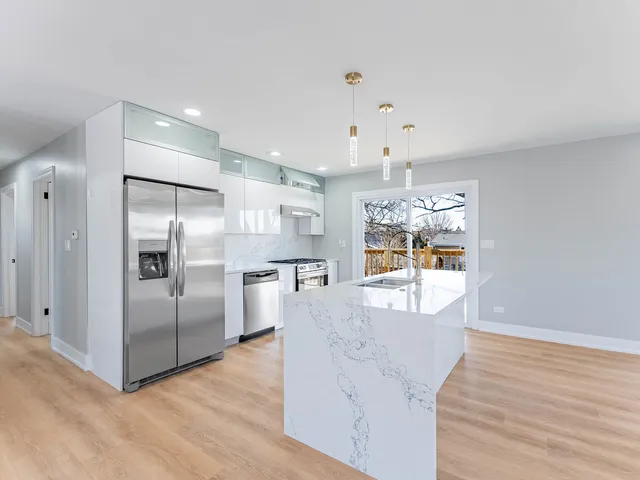 $515,000 | 1116 Busse Road, Mount Prospect, IL 60056