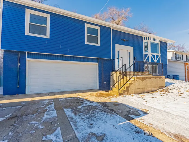 $515,000 | 1116 Busse Road, Mount Prospect, IL 60056