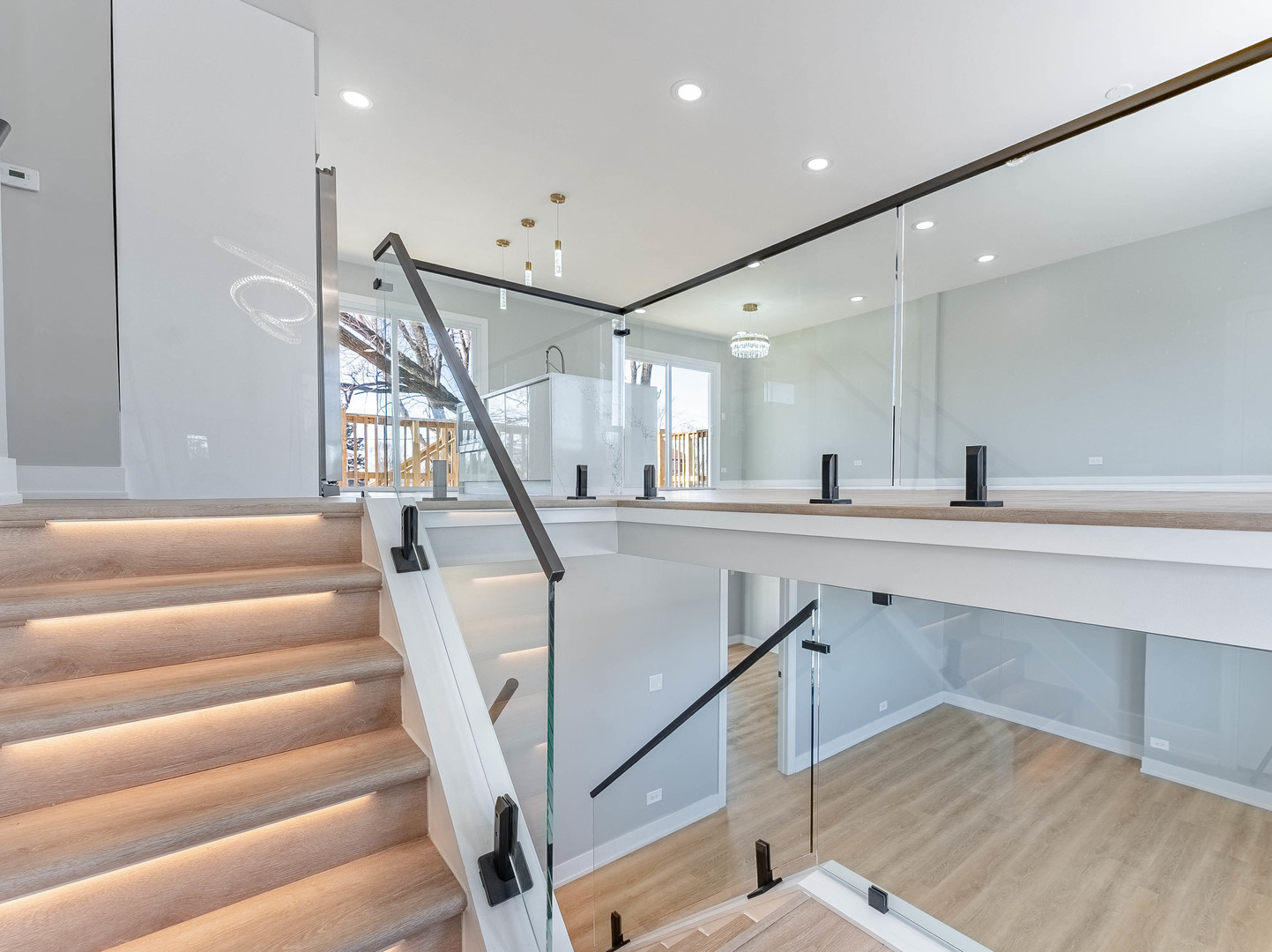 1116 Busse Road Mount Prospect, IL 60056 - Photo 5 of 33