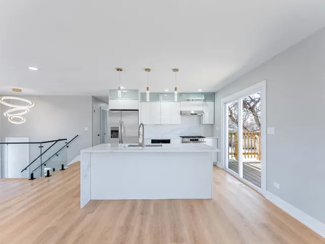 $515,000 | 1116 Busse Road, Mount Prospect, IL 60056