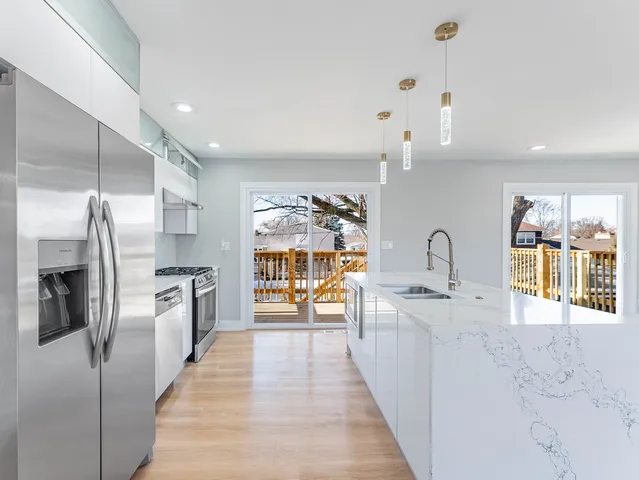 $515,000 | 1116 Busse Road, Mount Prospect, IL 60056