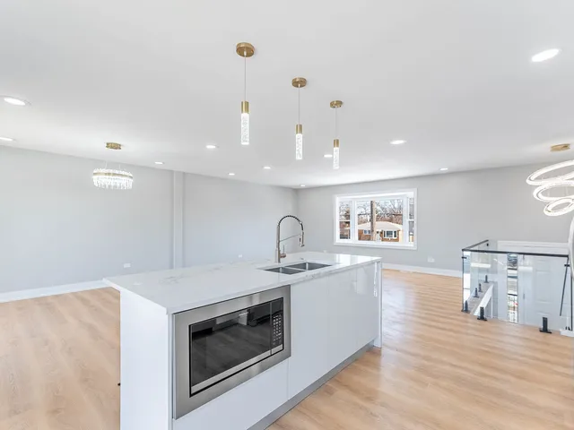 $515,000 | 1116 Busse Road, Mount Prospect, IL 60056