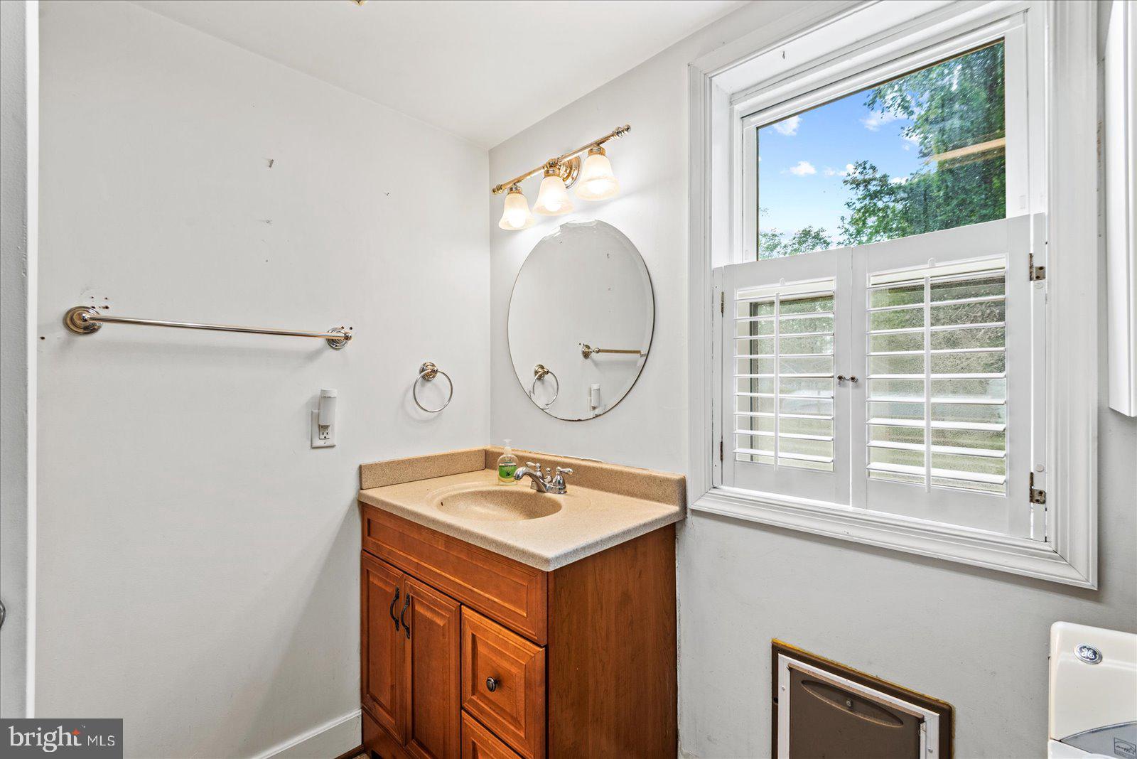 797 Forest Grove Road Colonial Beach, VA 22443 - Photo 19 of 38 Laundry and full bath off Sun-room