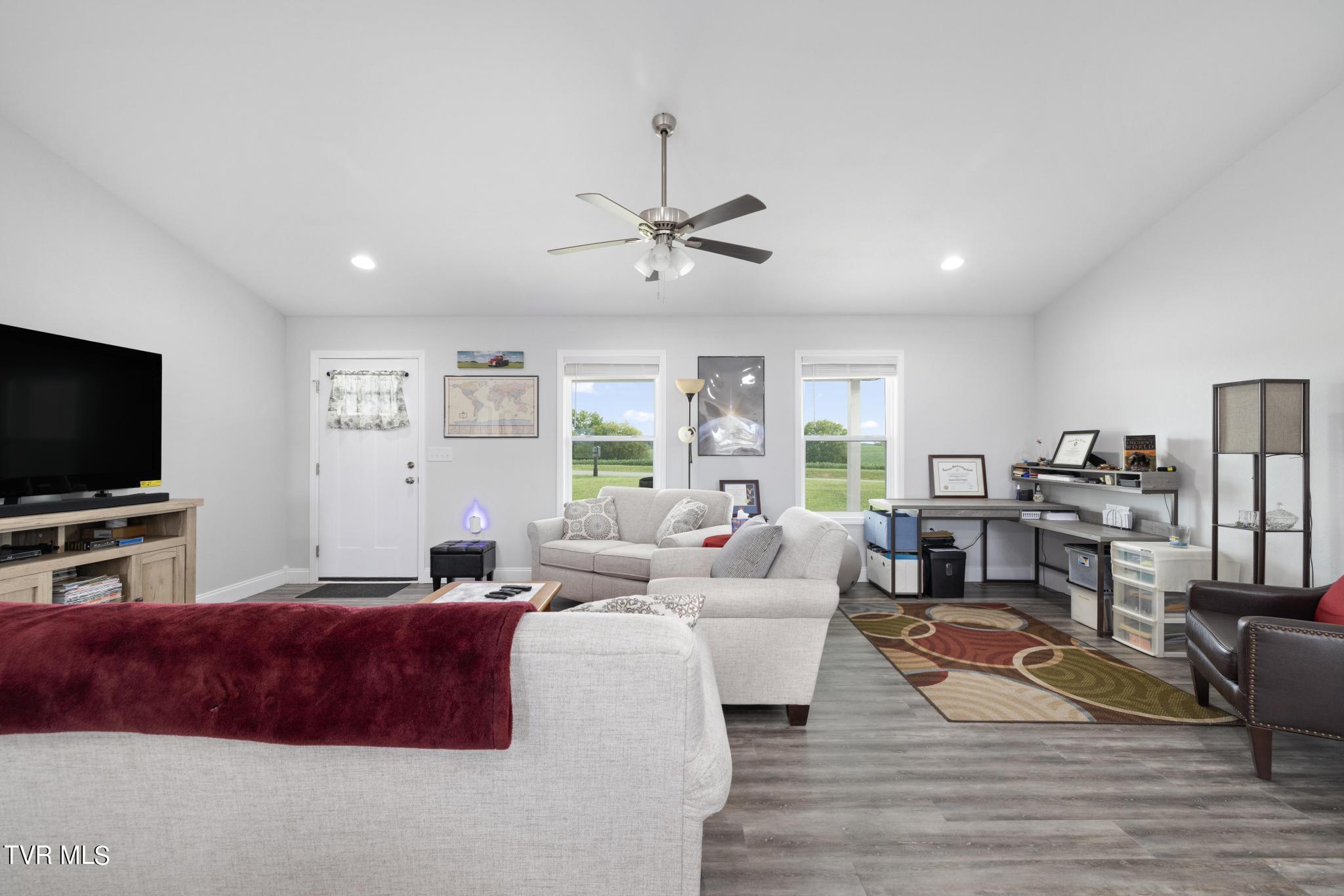 20 Brown Road Chuckey, TN 37641 - Photo 12 of 42 Living Room