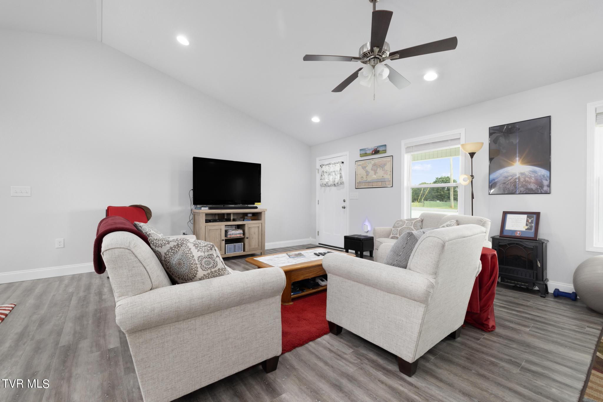 20 Brown Road Chuckey, TN 37641 - Photo 13 of 42 Living Room