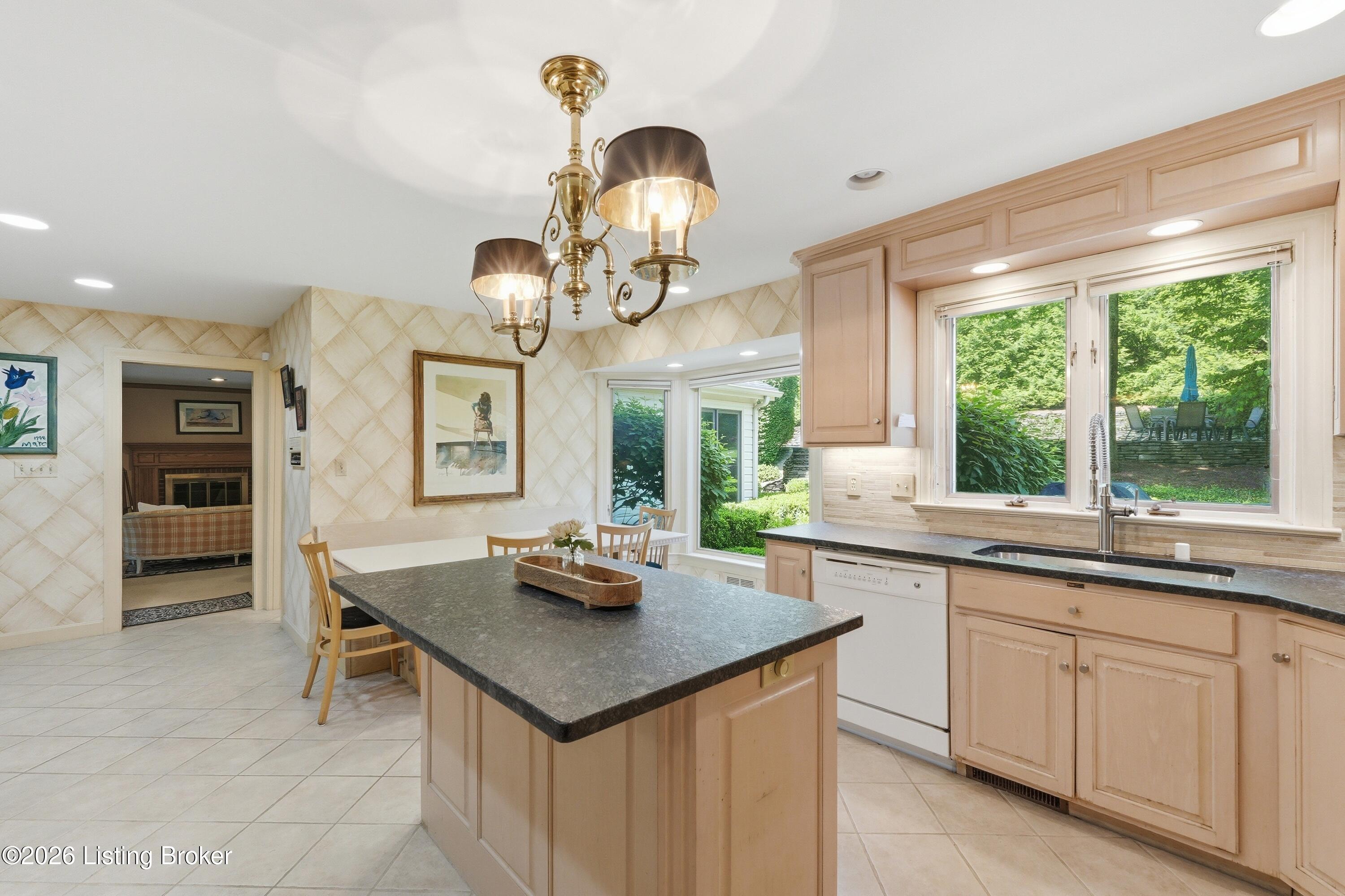 5511 Apache Road Louisville, KY 40207 - Photo 16 of 50 Kitchen