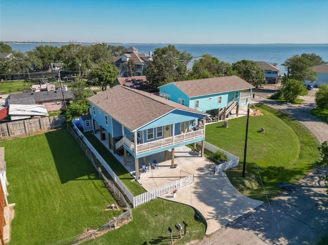 $330,000 | 108 Bay Oaks Drive, La Porte, TX 77571