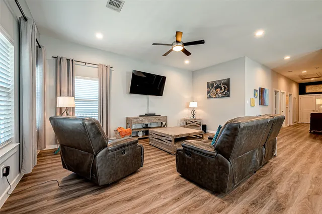 $330,000 | 108 Bay Oaks Drive, La Porte, TX 77571