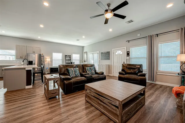 $330,000 | 108 Bay Oaks Drive, La Porte, TX 77571