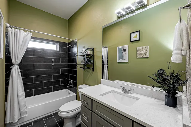 $330,000 | 108 Bay Oaks Drive, La Porte, TX 77571