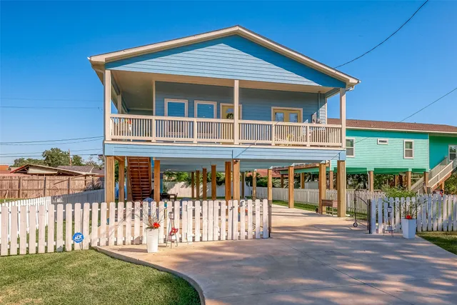 $330,000 | 108 Bay Oaks Drive, La Porte, TX 77571