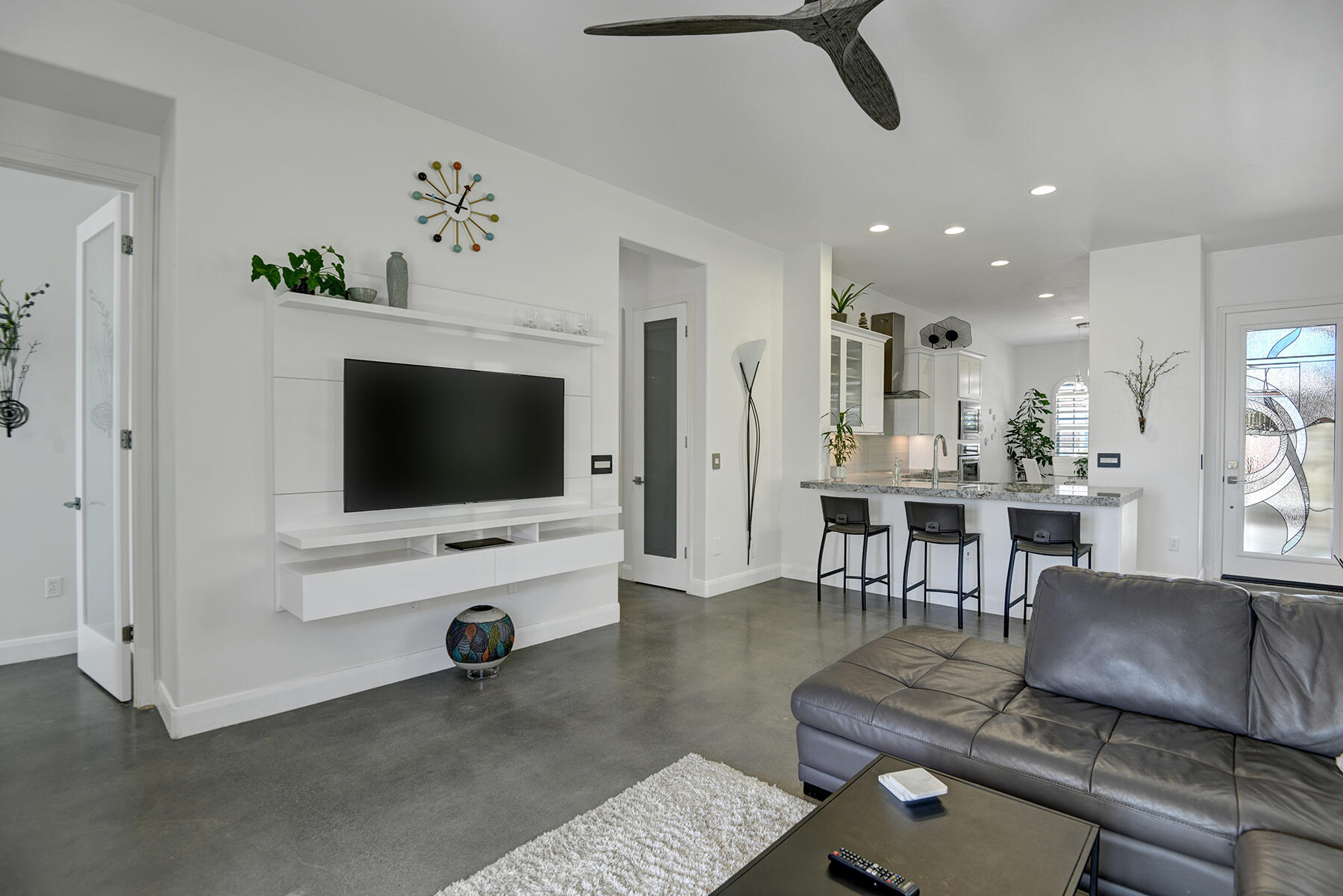 81881 Avenida Estuco Indio, CA 92203 - Photo 13 of 33 a living room with furniture and a flat screen tv