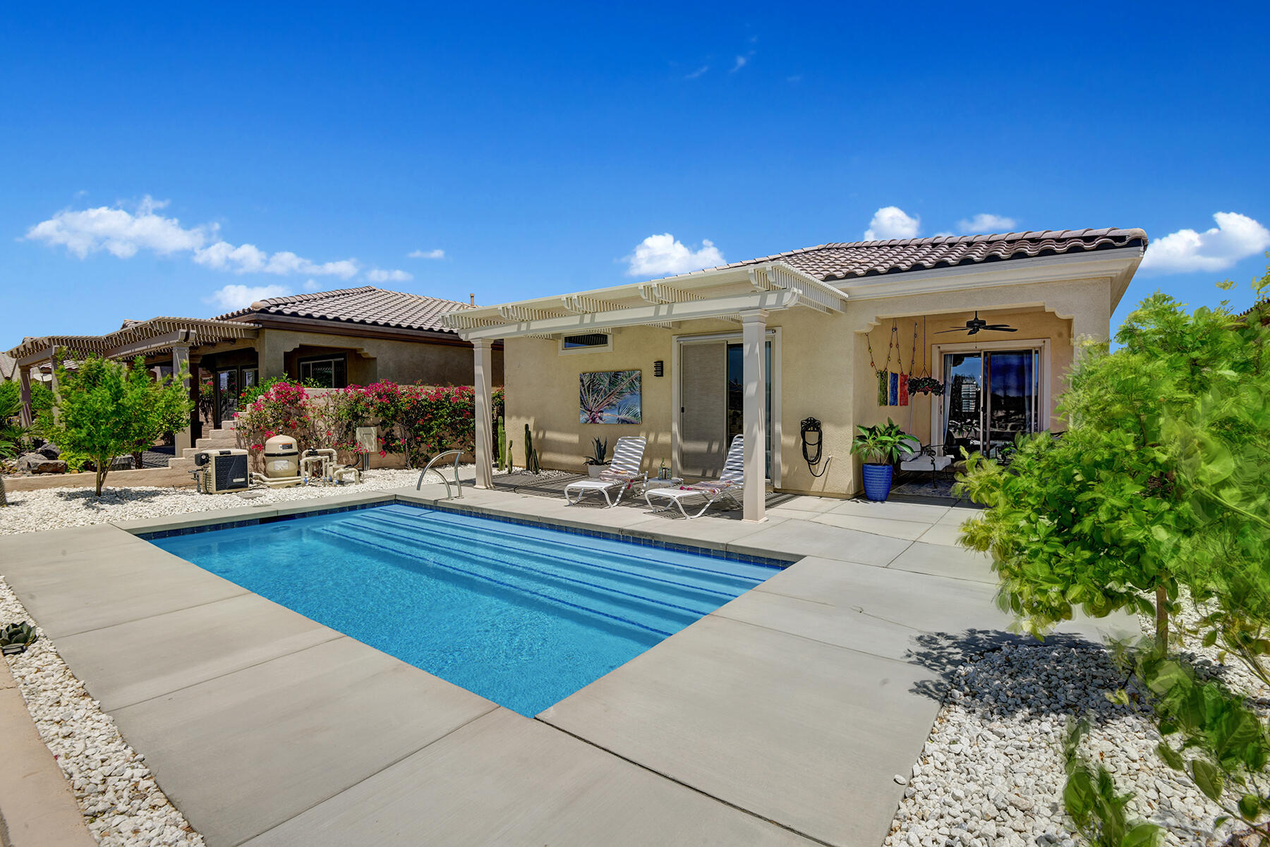 81881 Avenida Estuco Indio, CA 92203 - Photo 31 of 33 a view of a patio with dining table and chairs with plants