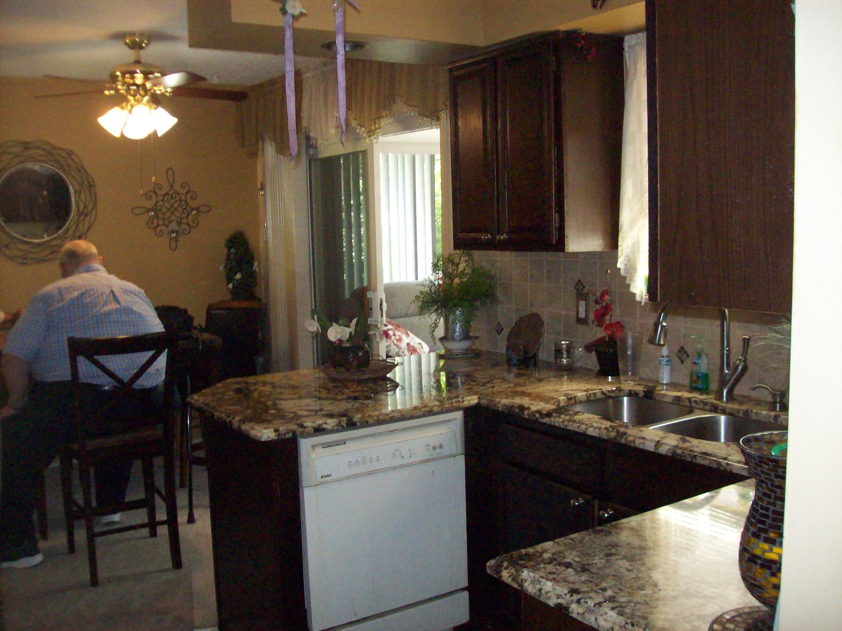 6084 East Carpenter Road Flint, MI 48506 - Photo 7 of 36 50091121-6.JPG