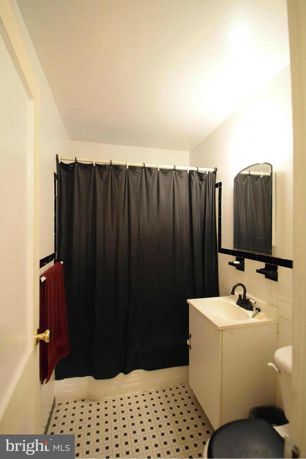 7304 Annapolis Road Hyattsville, MD 20784 - Photo 10 of 18 Bath
